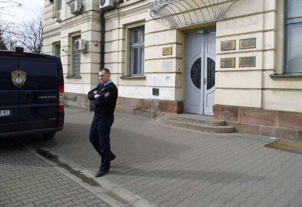 За свако саслушање притворенике возе 120 километара: Пиротска притворска јединица затворена и пребачена у Ниш